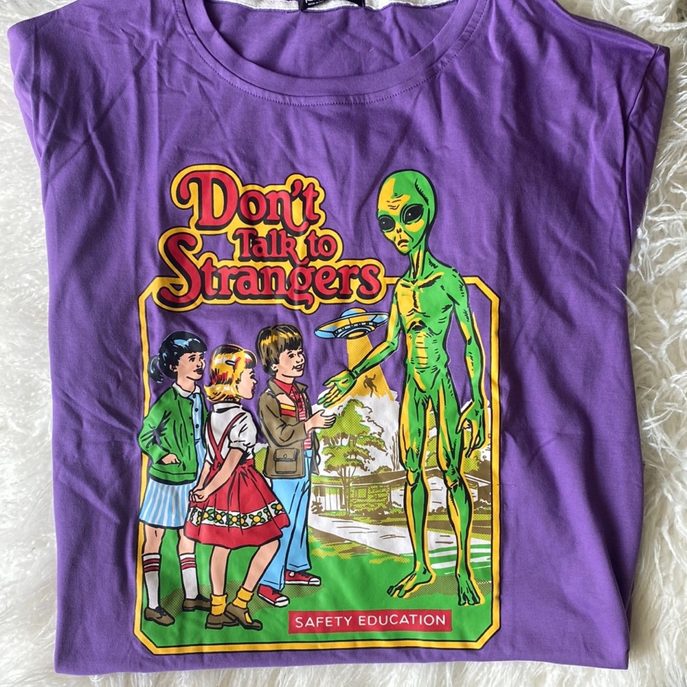 Don’t talk to strangers tshirt